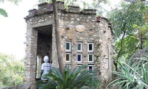 worlds-smallest-church